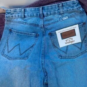 These are the billabong x wrangler true blue jeans, they are size 29.
